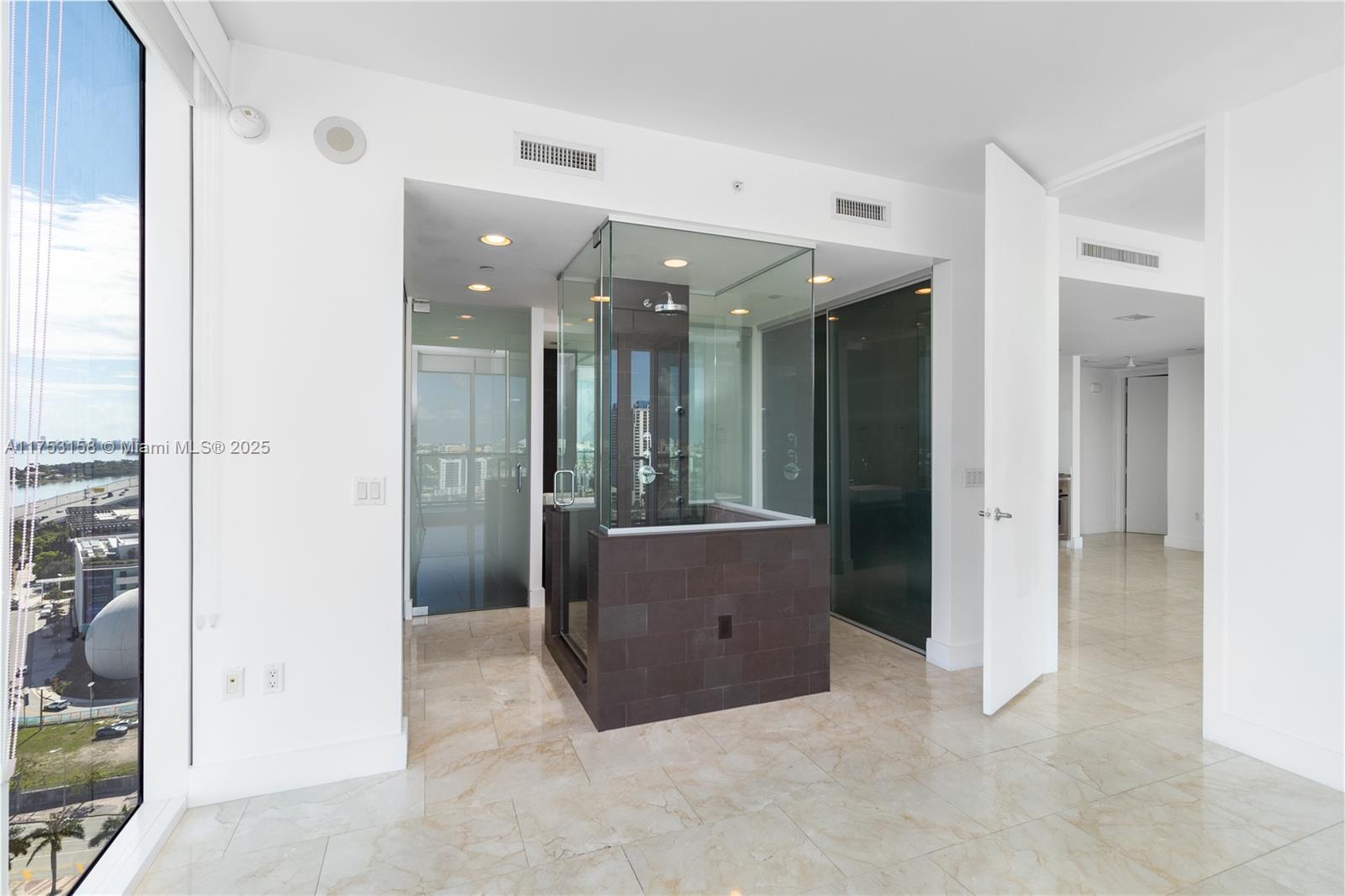 1040 Biscayne Blvd #1806, Miami FL 33132