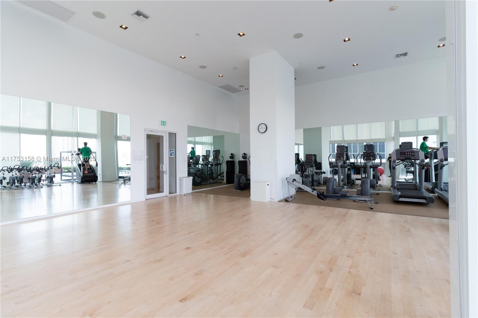 1040 Biscayne Blvd #1806, Miami FL 33132