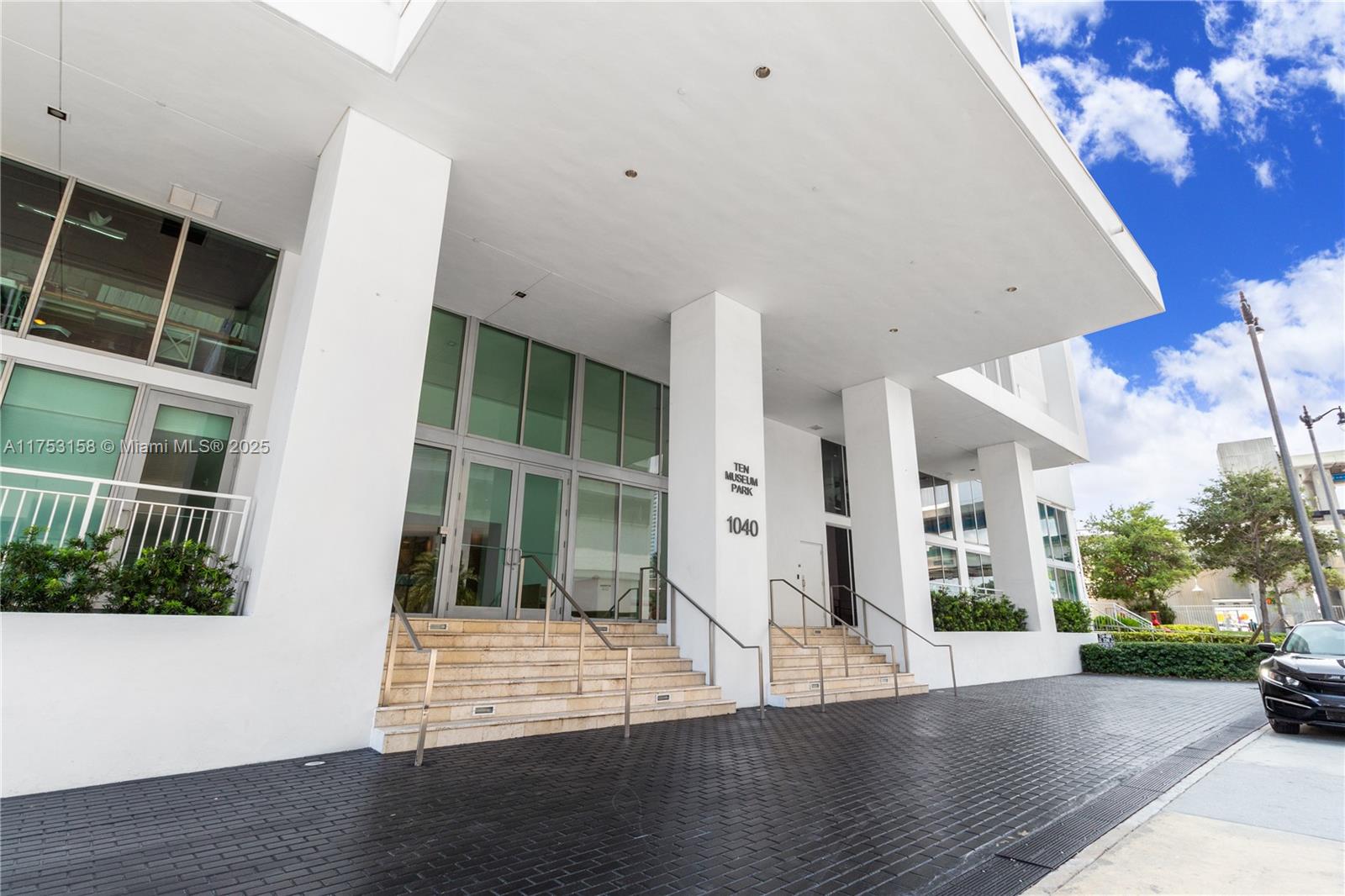 1040 Biscayne Blvd #1806, Miami FL 33132