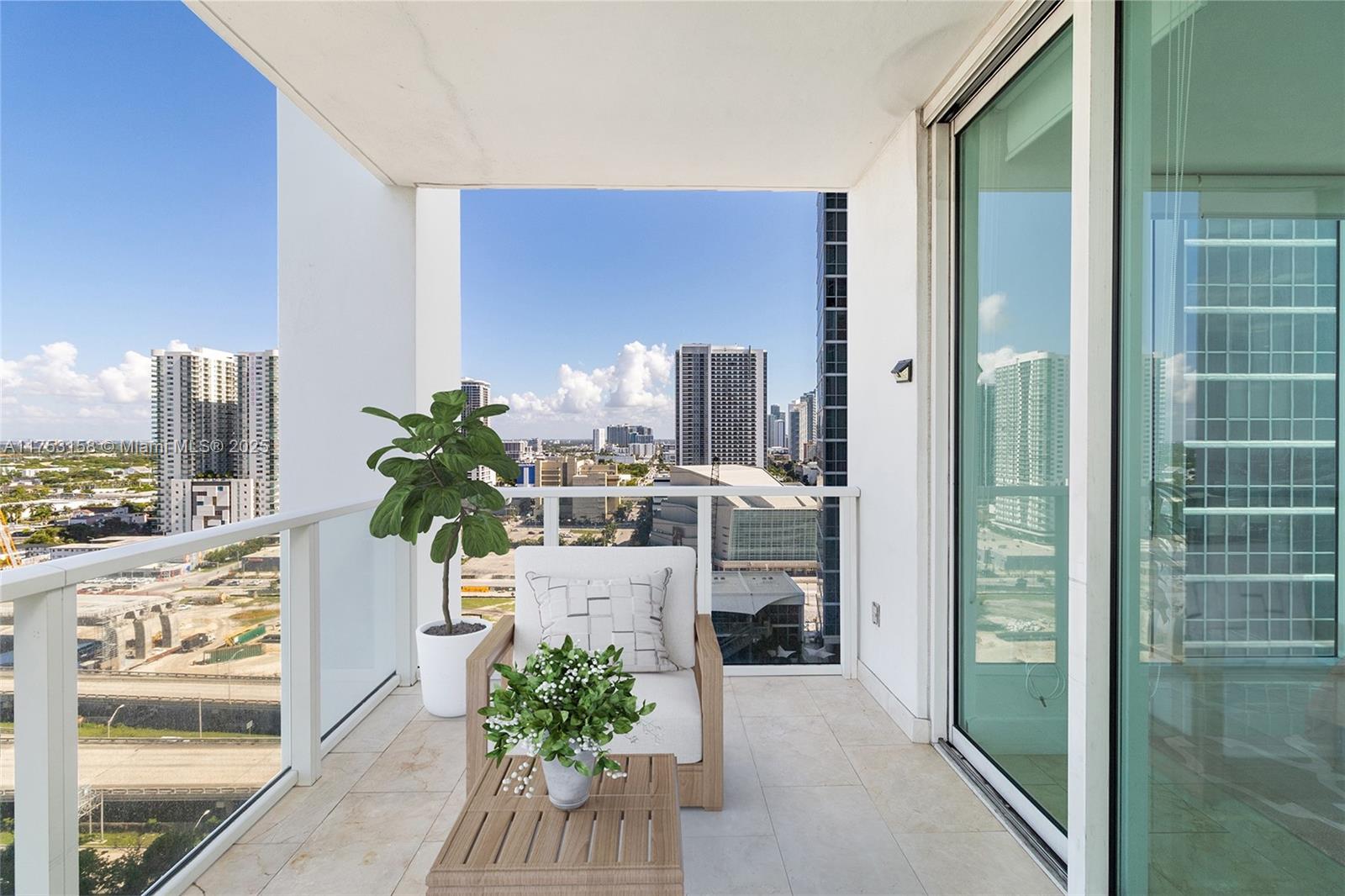 1040 Biscayne Blvd #1806, Miami FL 33132