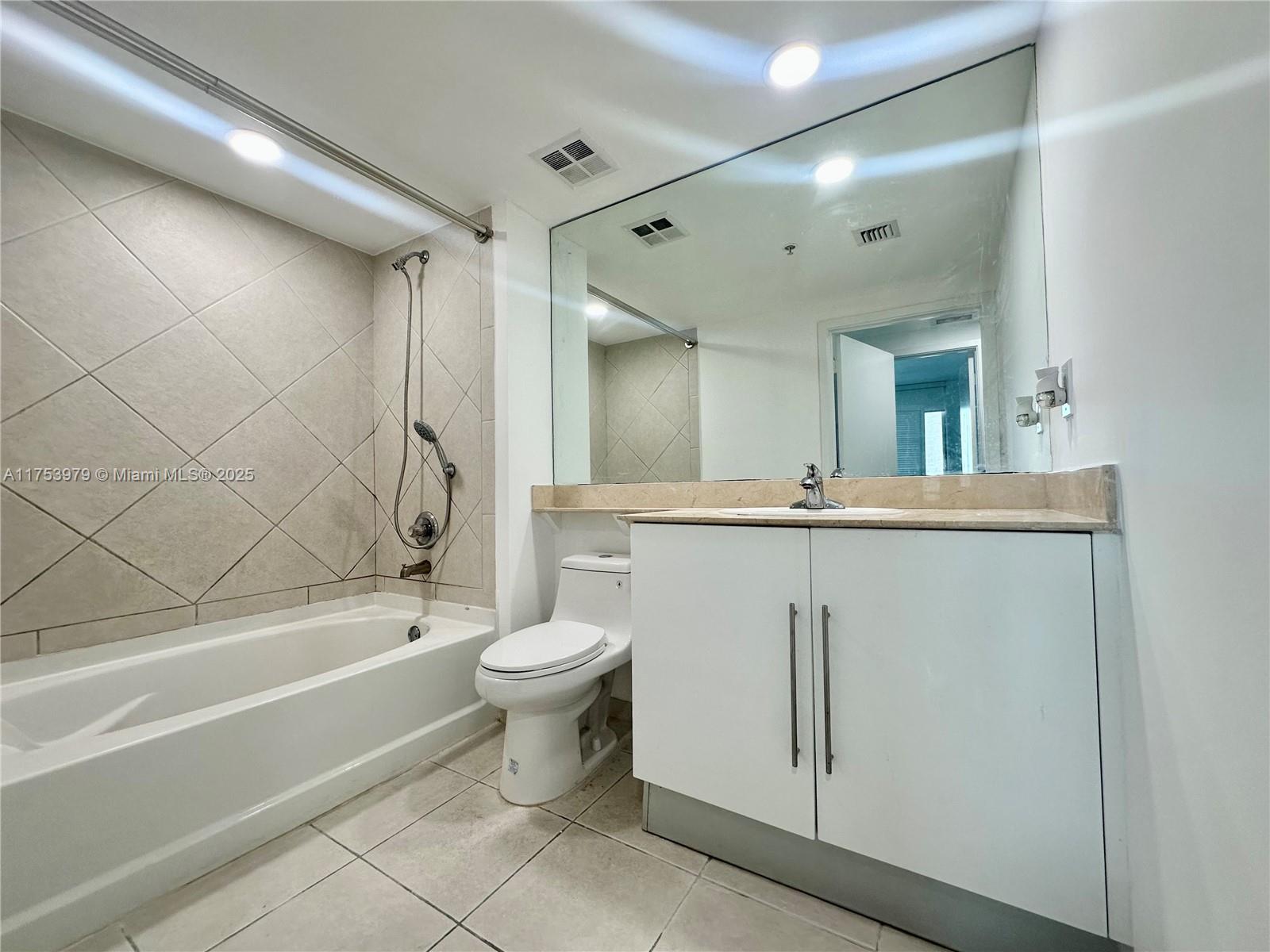335 S Biscayne Blvd #810, Miami FL 33131