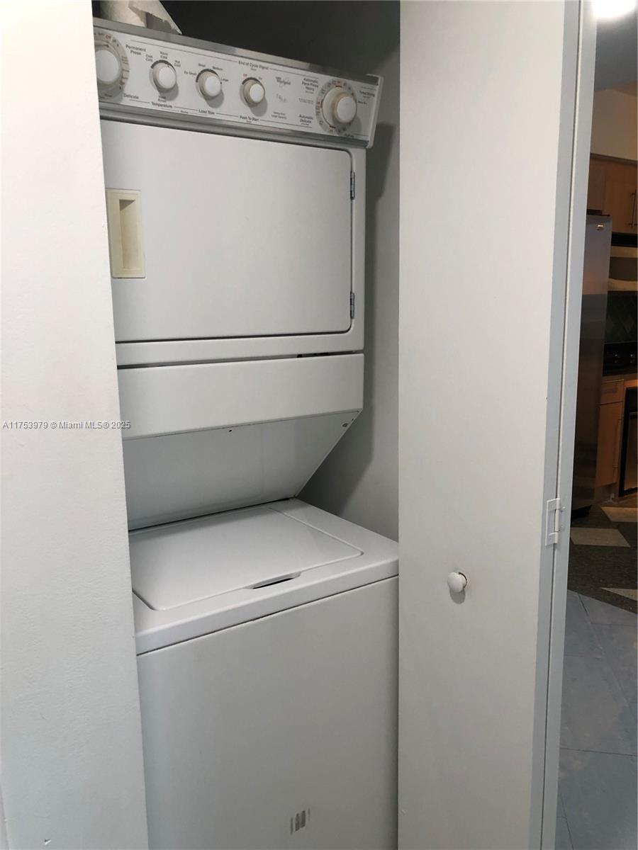 335 S Biscayne Blvd #810, Miami FL 33131