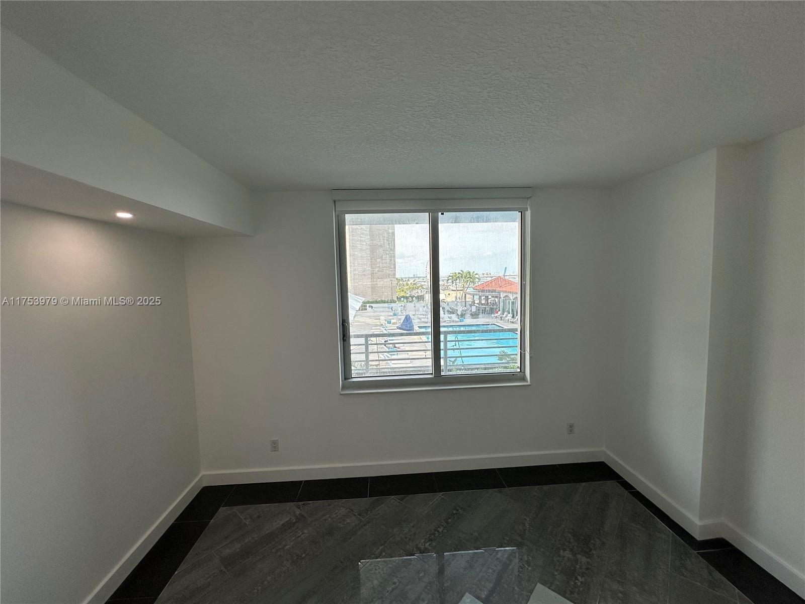 335 S Biscayne Blvd #810, Miami FL 33131