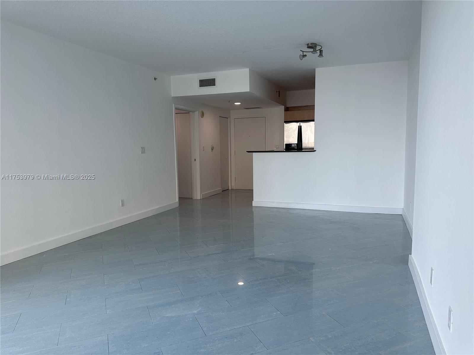 335 S Biscayne Blvd #810, Miami FL 33131