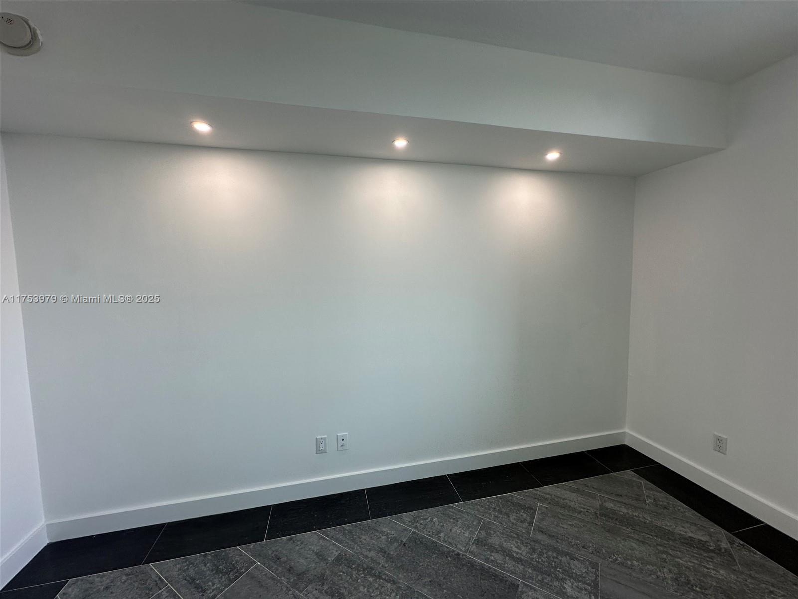 335 S Biscayne Blvd #810, Miami FL 33131