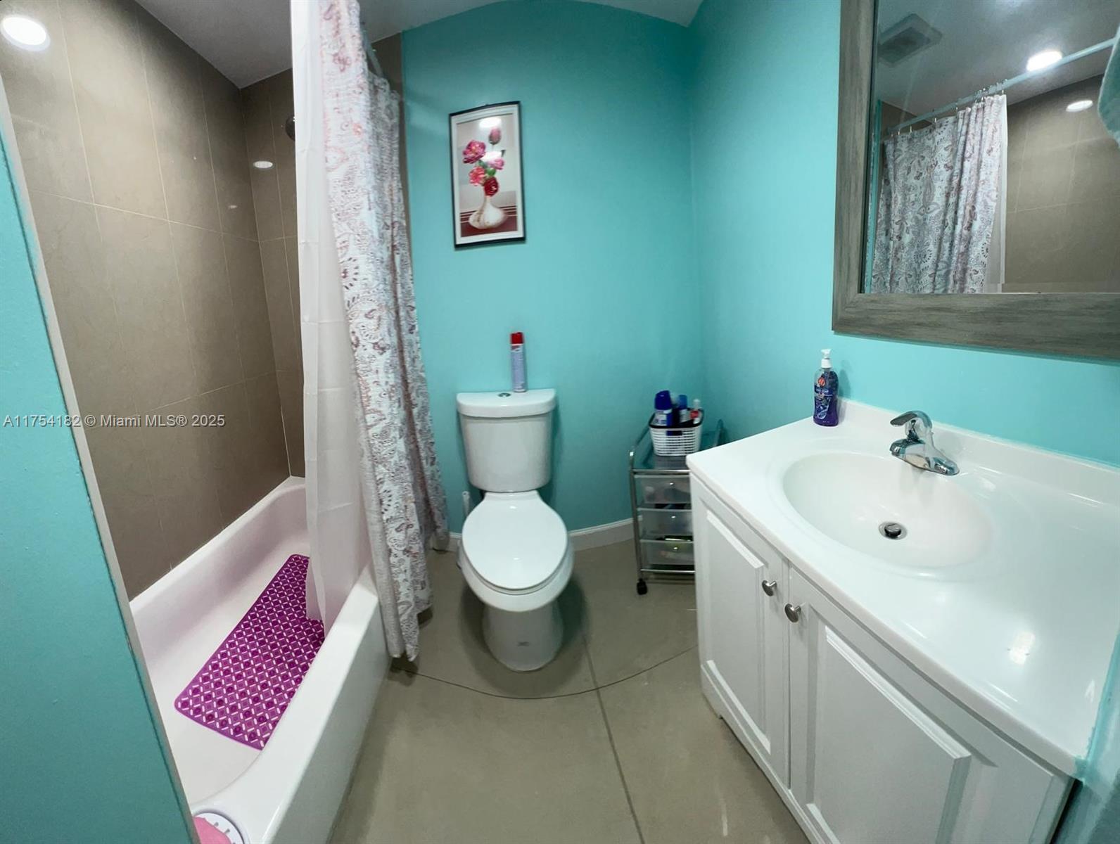 Residential, Hialeah, Florida image 16