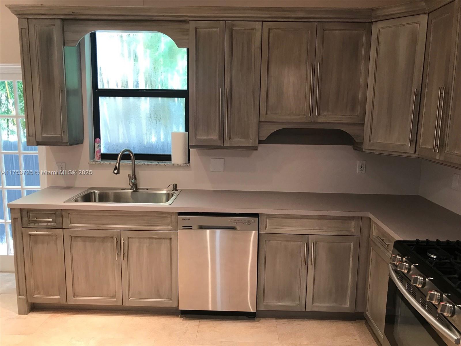 Listing Photo 11