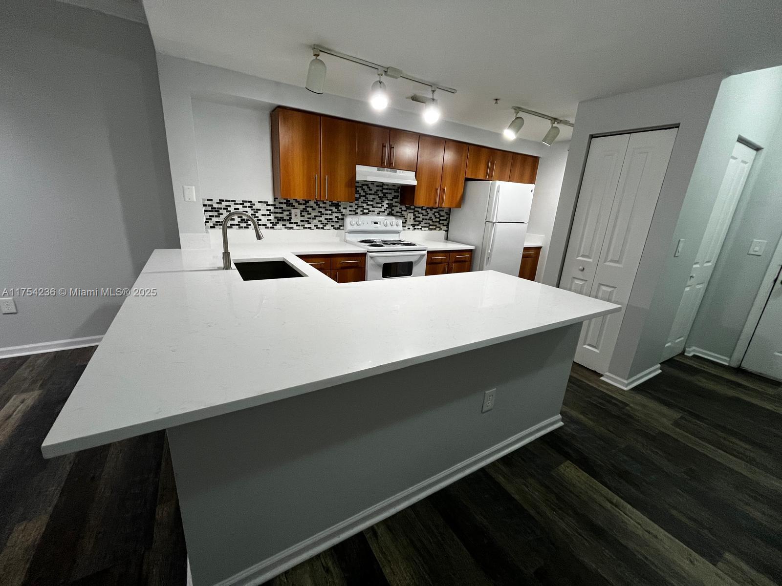 5900 W Sample Rd #303, Coral Springs, Florida image 1