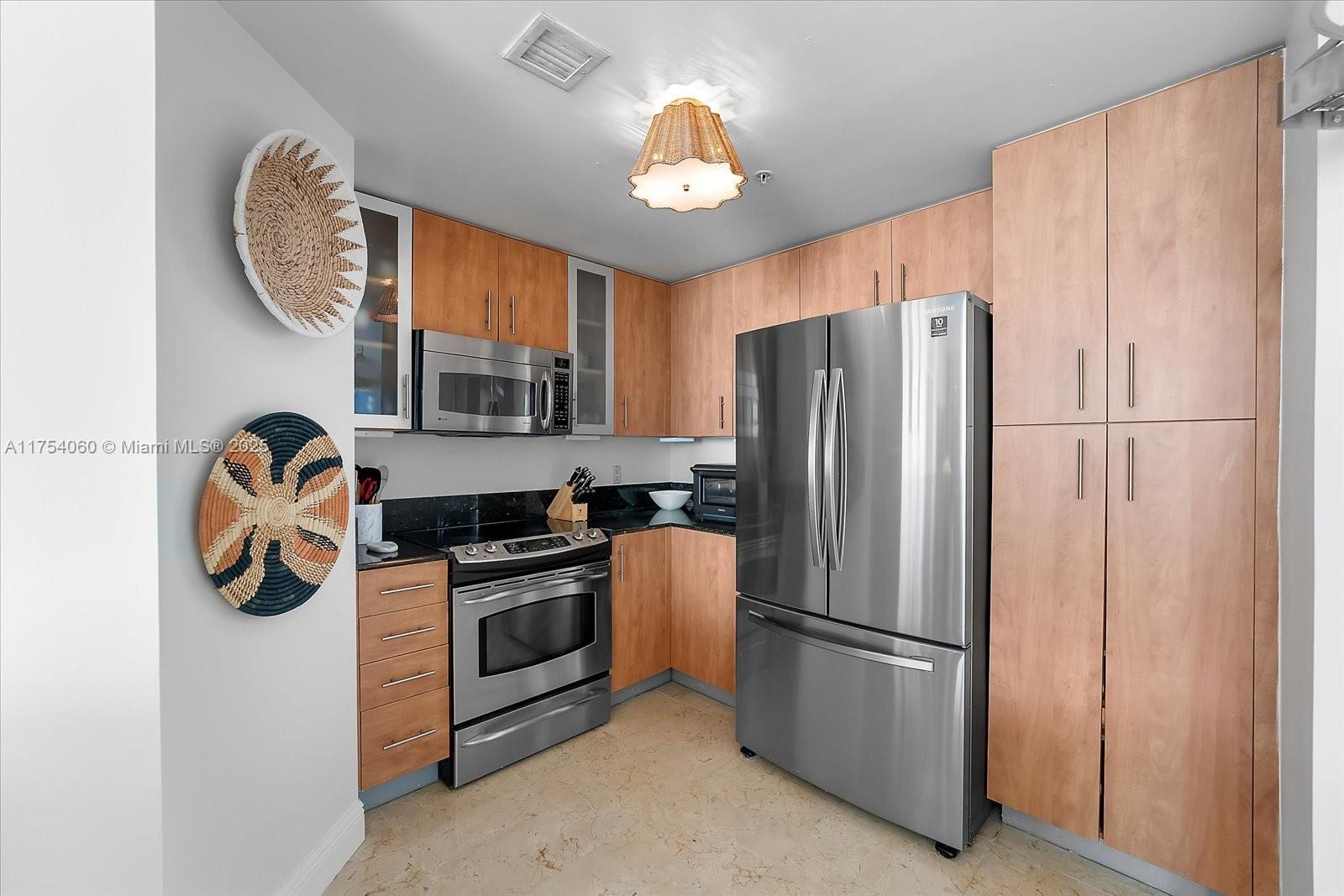 7900 Harbor Island Dr #818, North Bay Village FL 33141