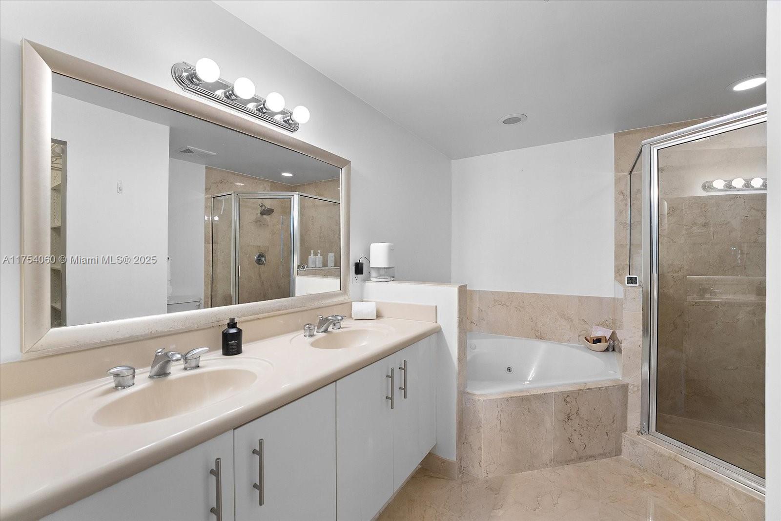 7900 Harbor Island Dr #818, North Bay Village FL 33141
