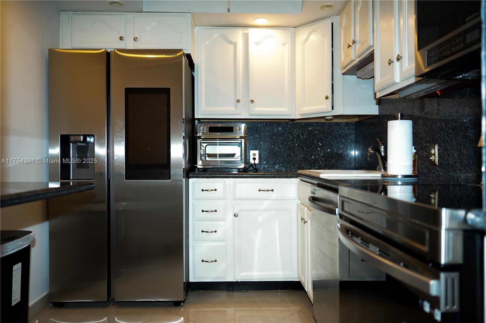 Listing Photo 11