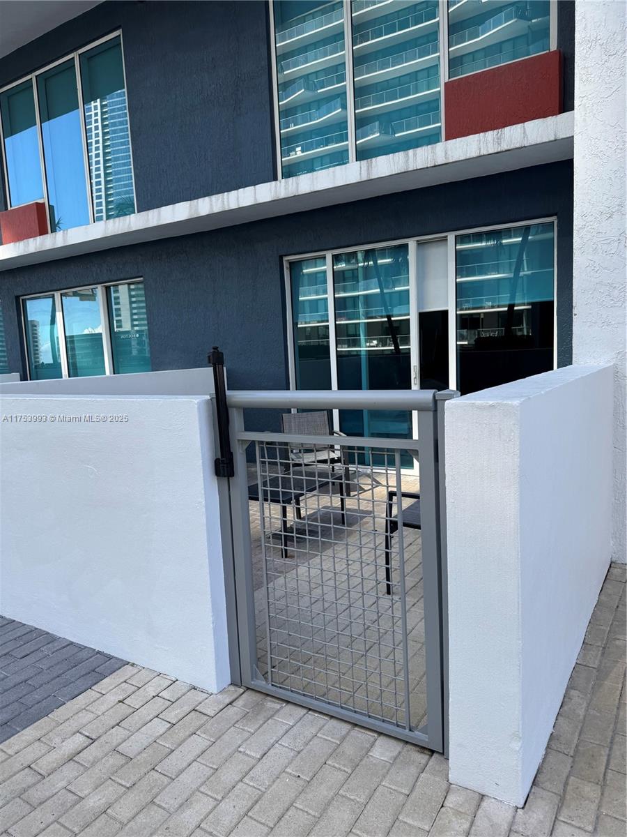 60 SW 13th St #1122, Miami FL 33130