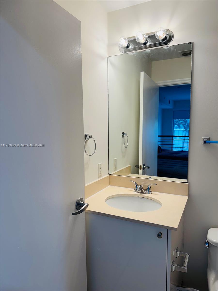 60 SW 13th St #1122, Miami FL 33130