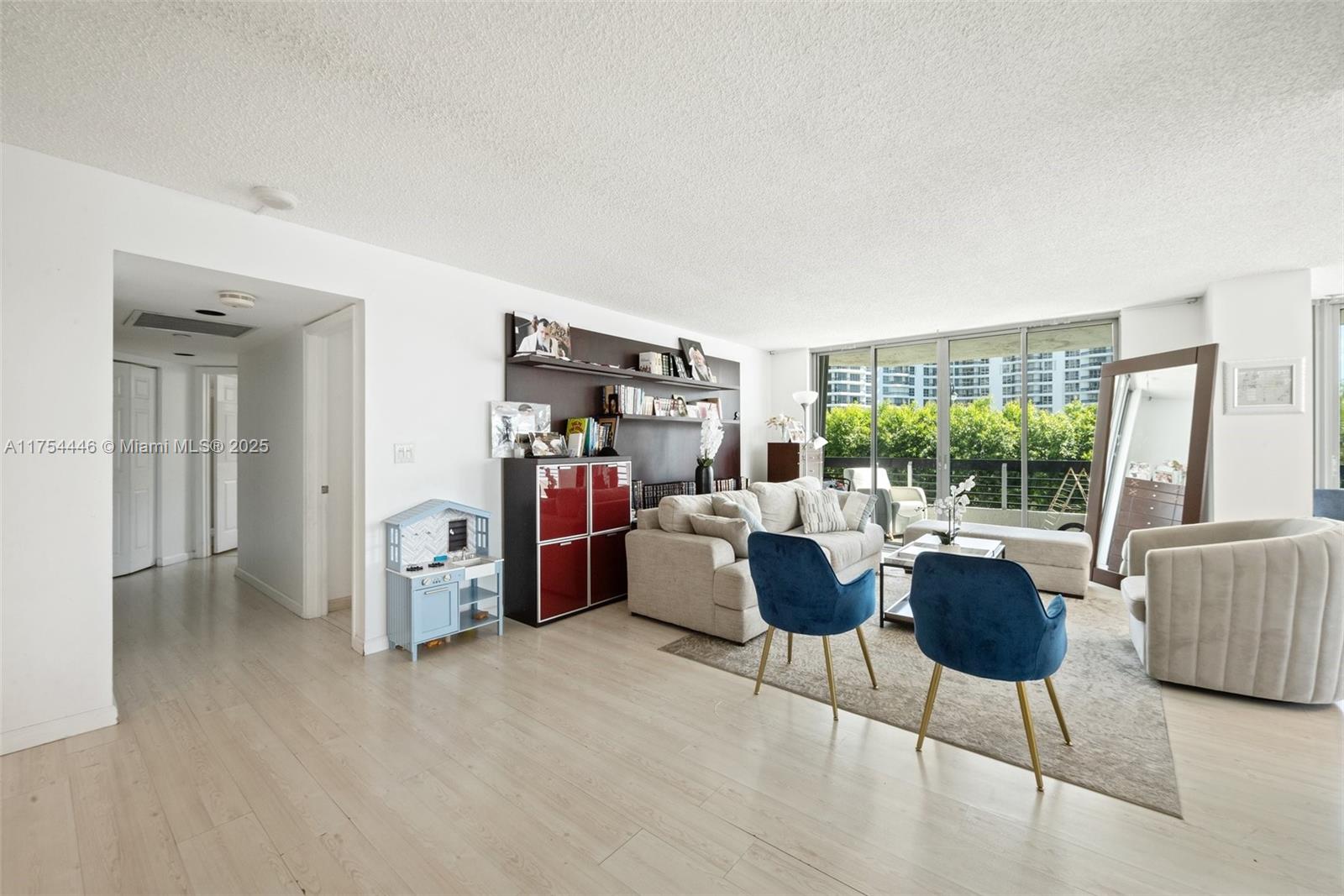 3530 Mystic Pointe Dr #415, Aventura FL 33180