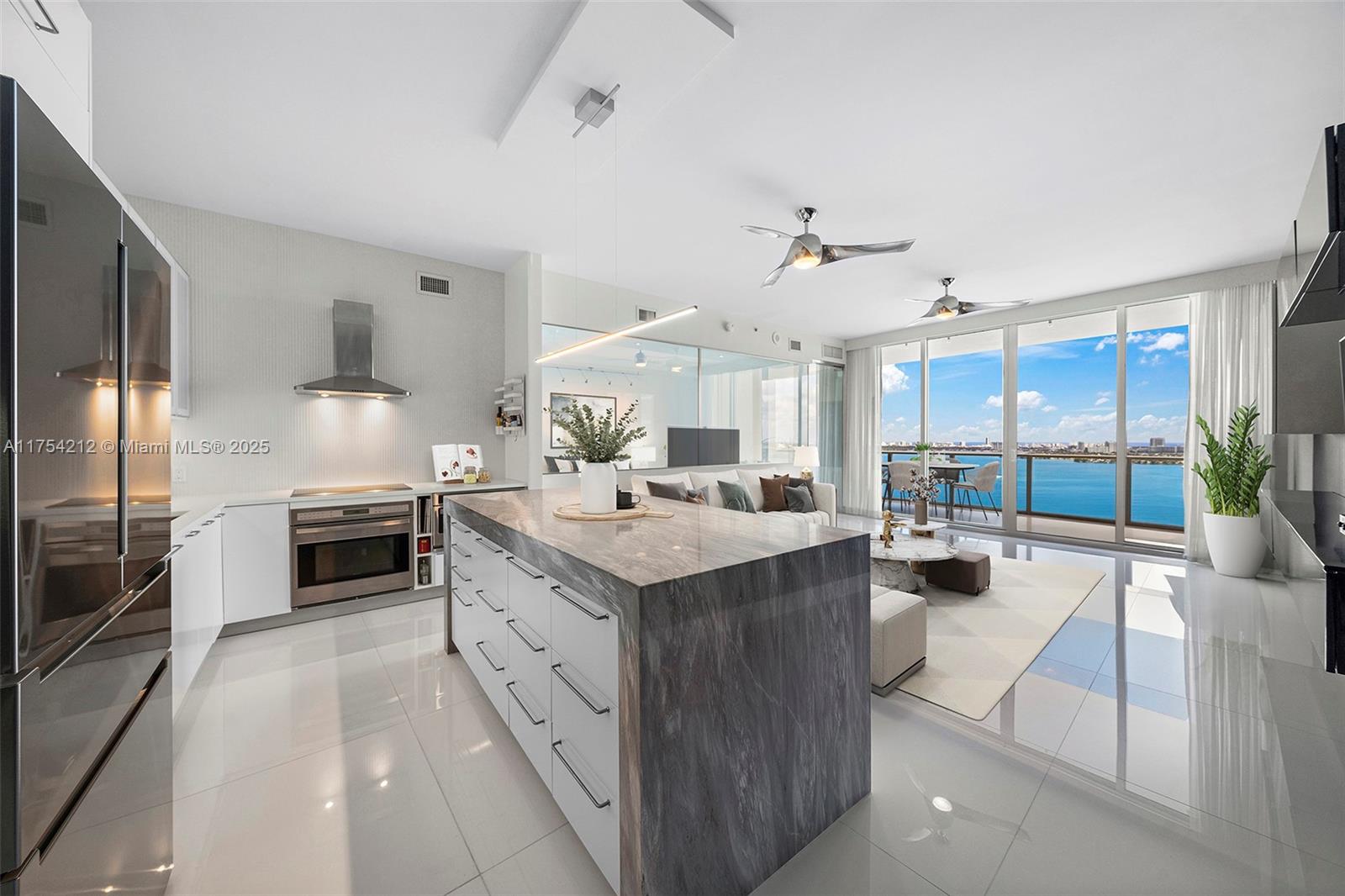 Apartamento à Venda em Miami, FL