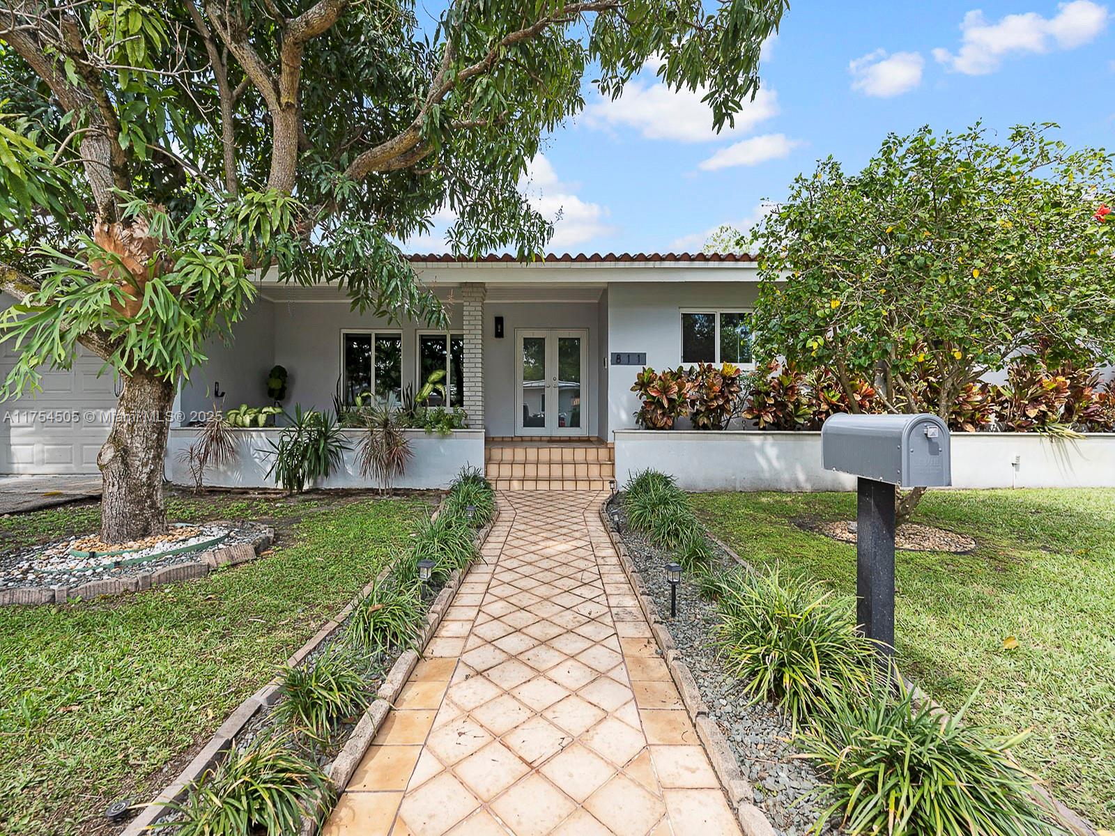 811 Trascoro Ave, Coral Gables, Florida image 2