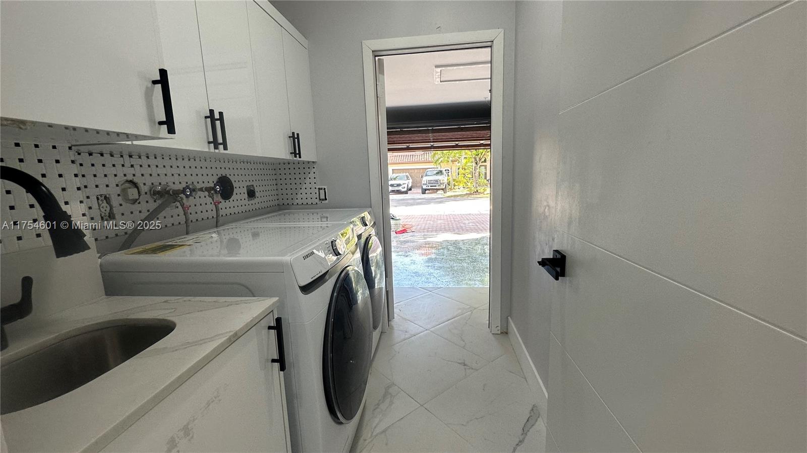 Listing Photo 11