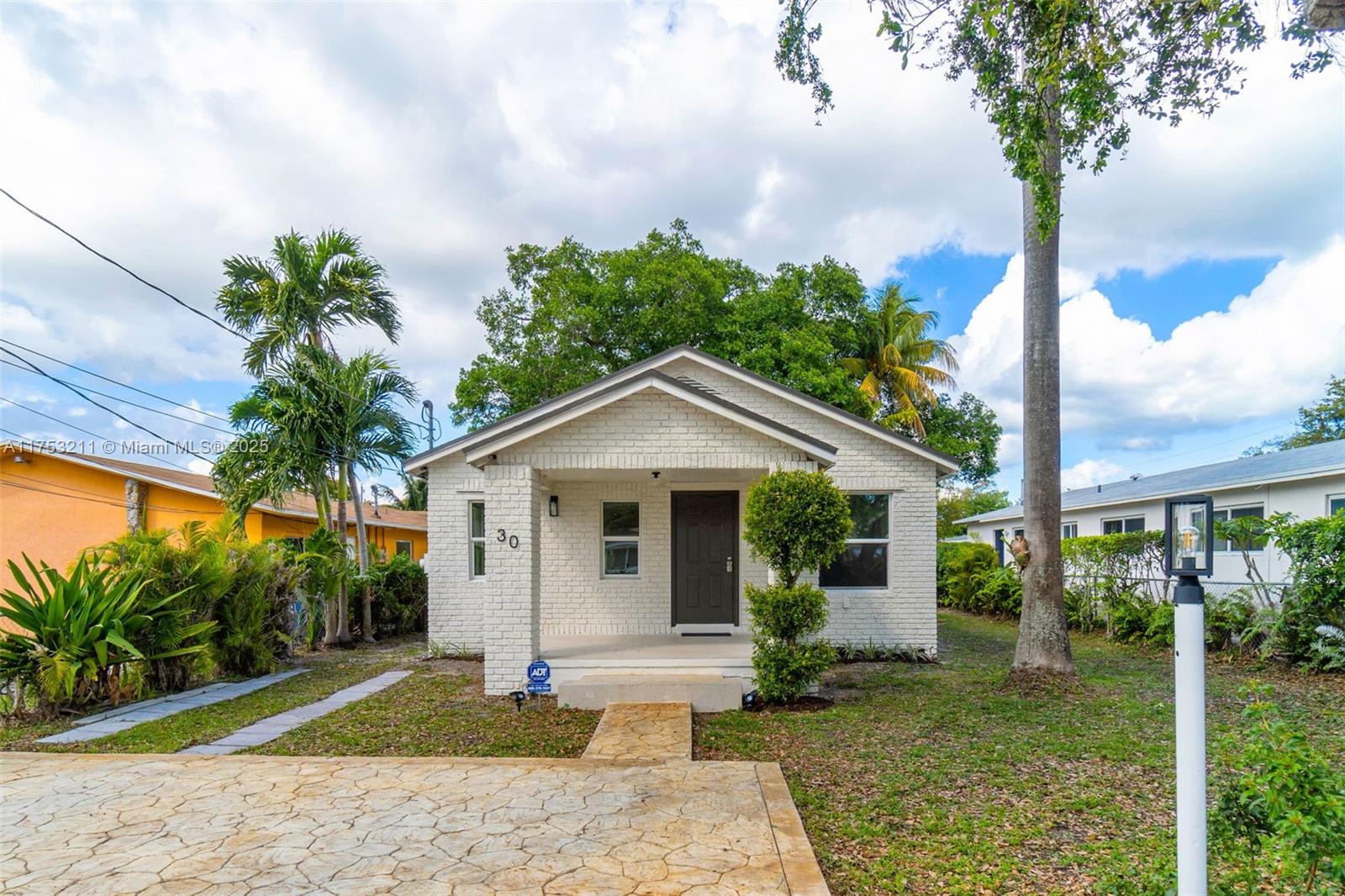 30 SW 7th St, Hallandale Beach, Florida image 2