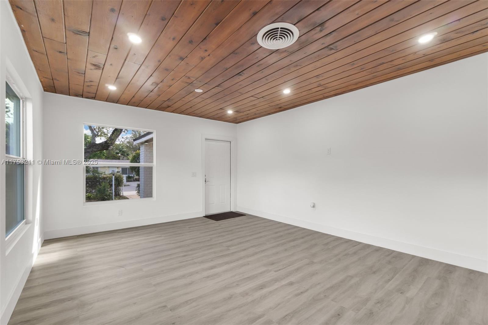 30 SW 7th St, Hallandale Beach, Florida image 6