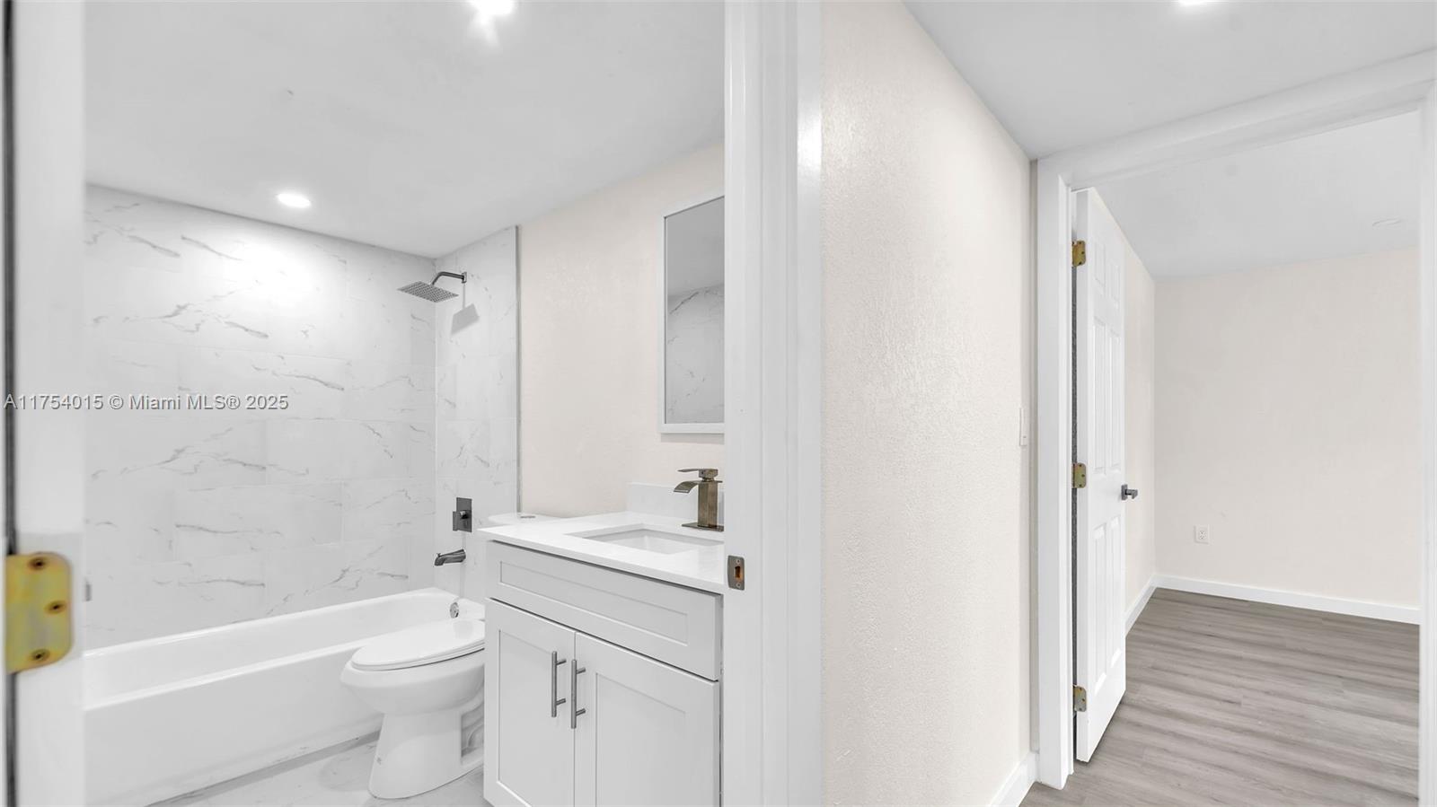 Listing Photo 11