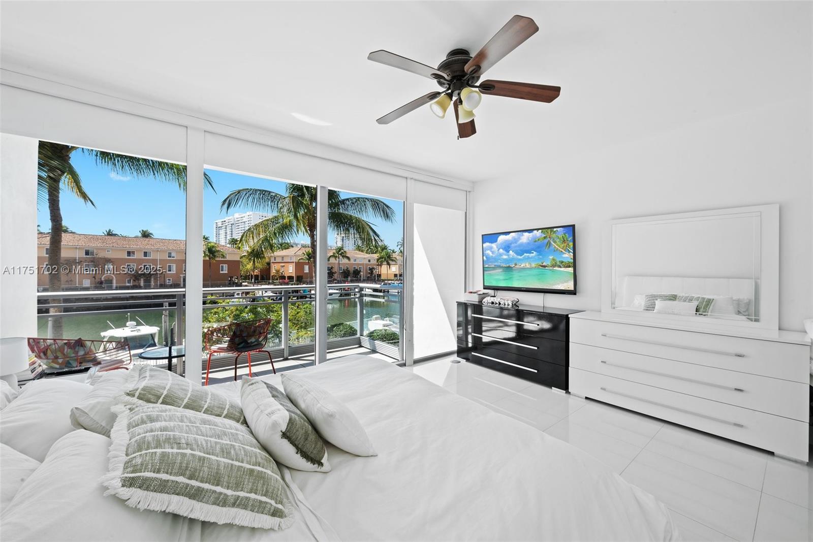 2950 NE 188th St #102, Aventura FL 33180