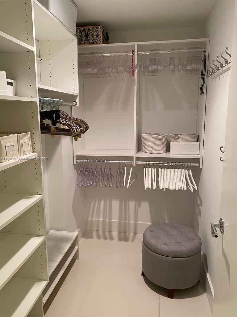 2950 NE 188th St #102, Aventura FL 33180