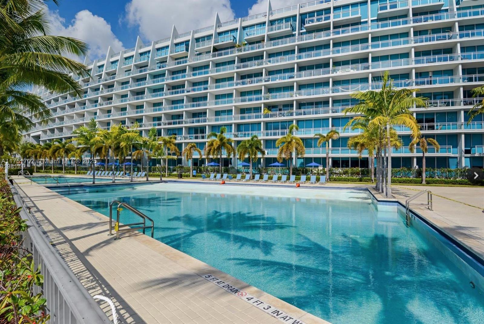 2950 NE 188th St #102, Aventura FL 33180