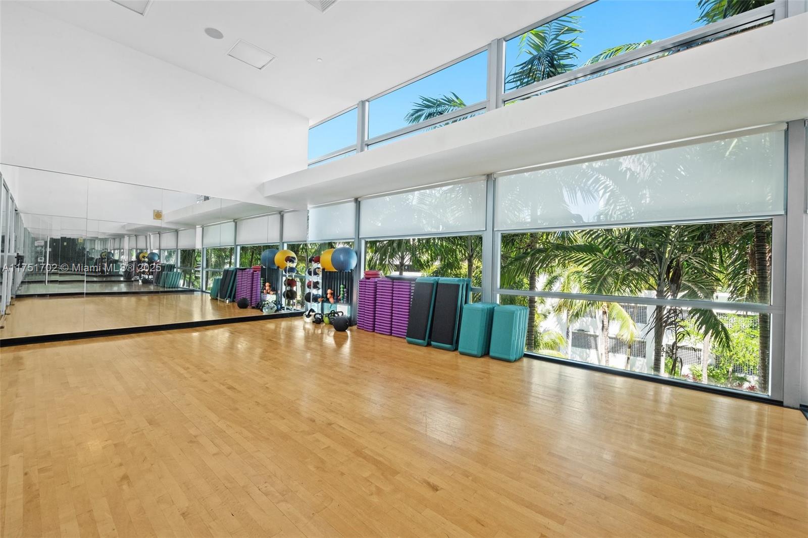 2950 NE 188th St #102, Aventura FL 33180