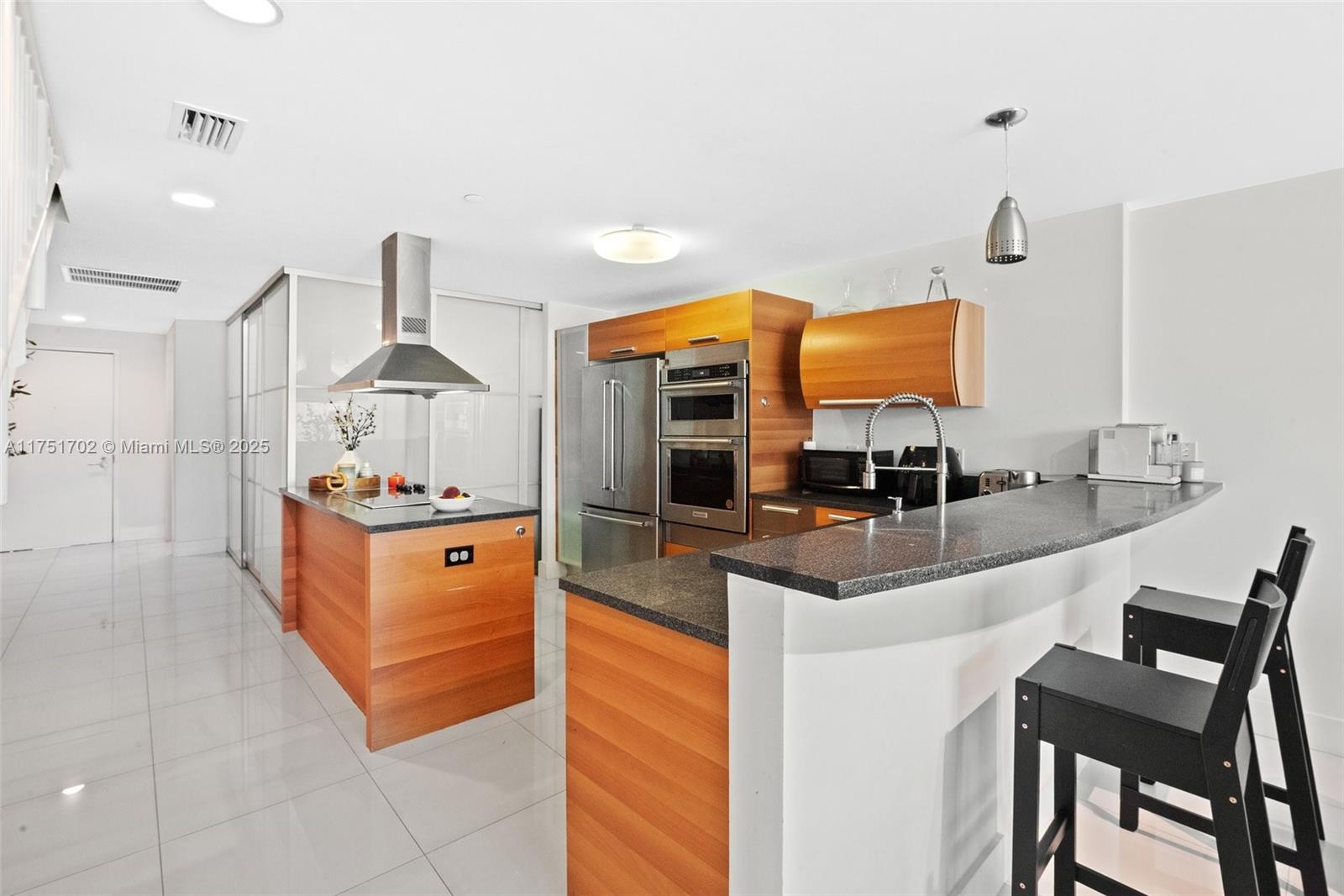 2950 NE 188th St #102, Aventura FL 33180