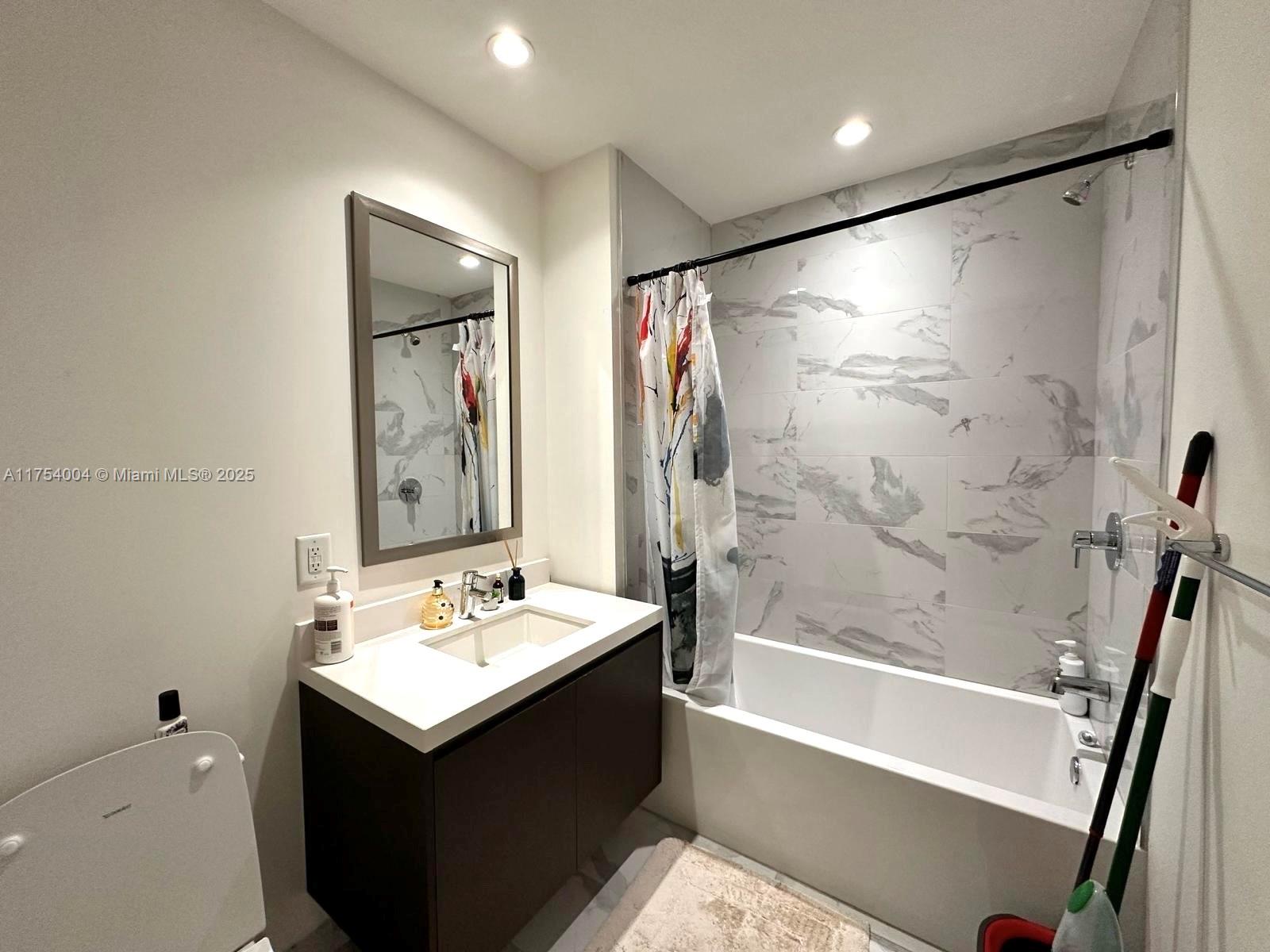 851 NE 1st Ave #2306, Miami FL 33132