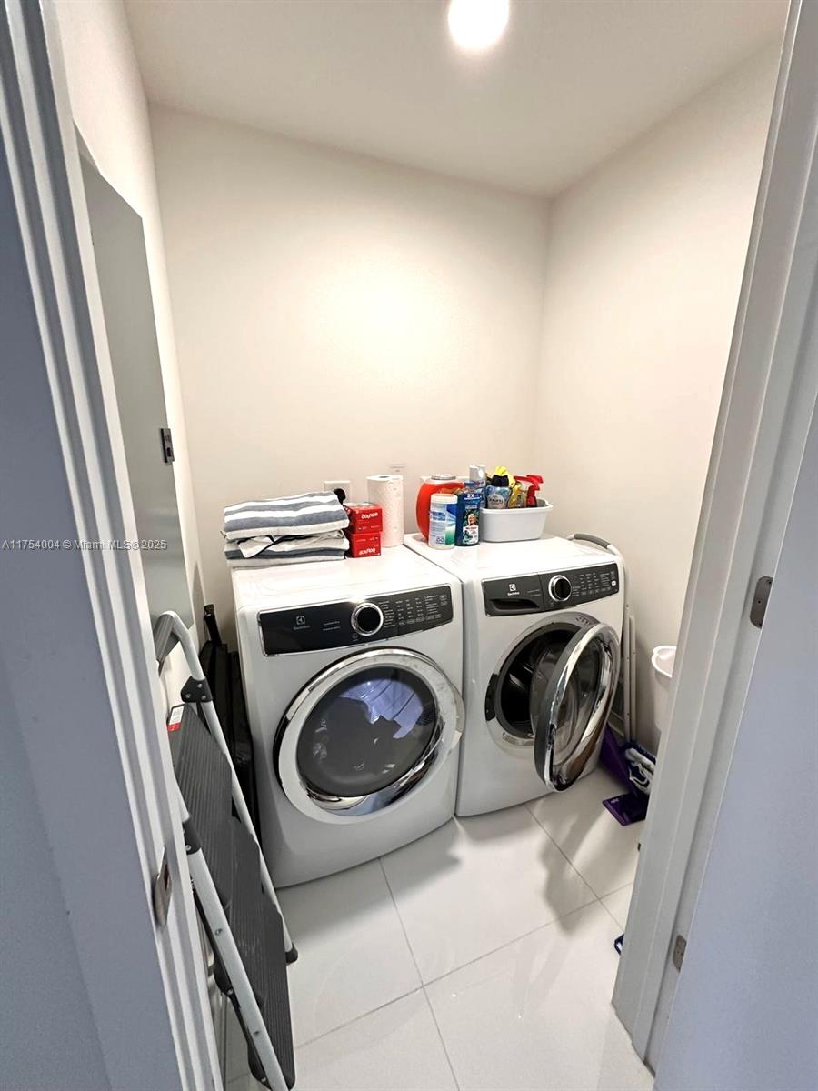 851 NE 1st Ave #2306, Miami FL 33132