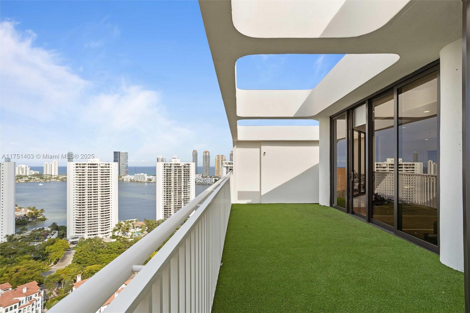 2000 Island Blvd #PH-5, Aventura, Florida image 1