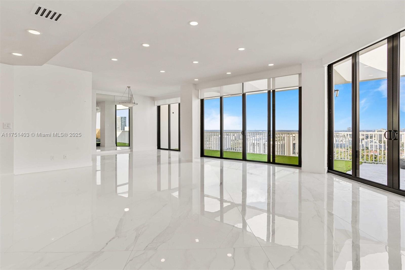 2000 Island Blvd #PH-5, Aventura, Florida image 16