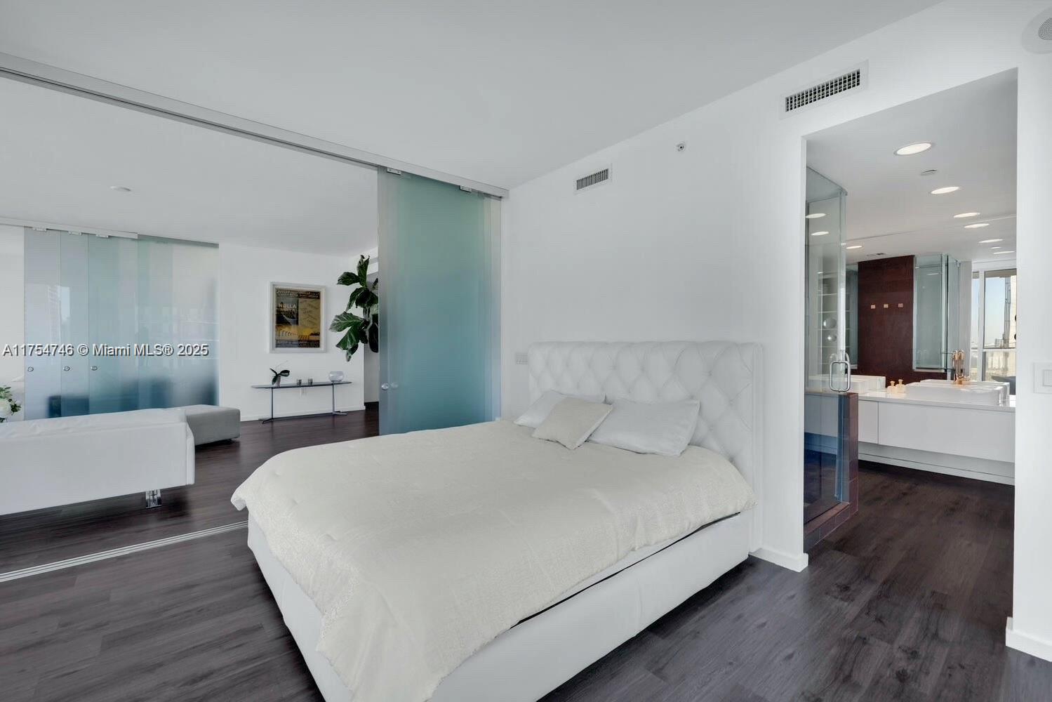 1040 Biscayne #2507, Miami FL 33132
