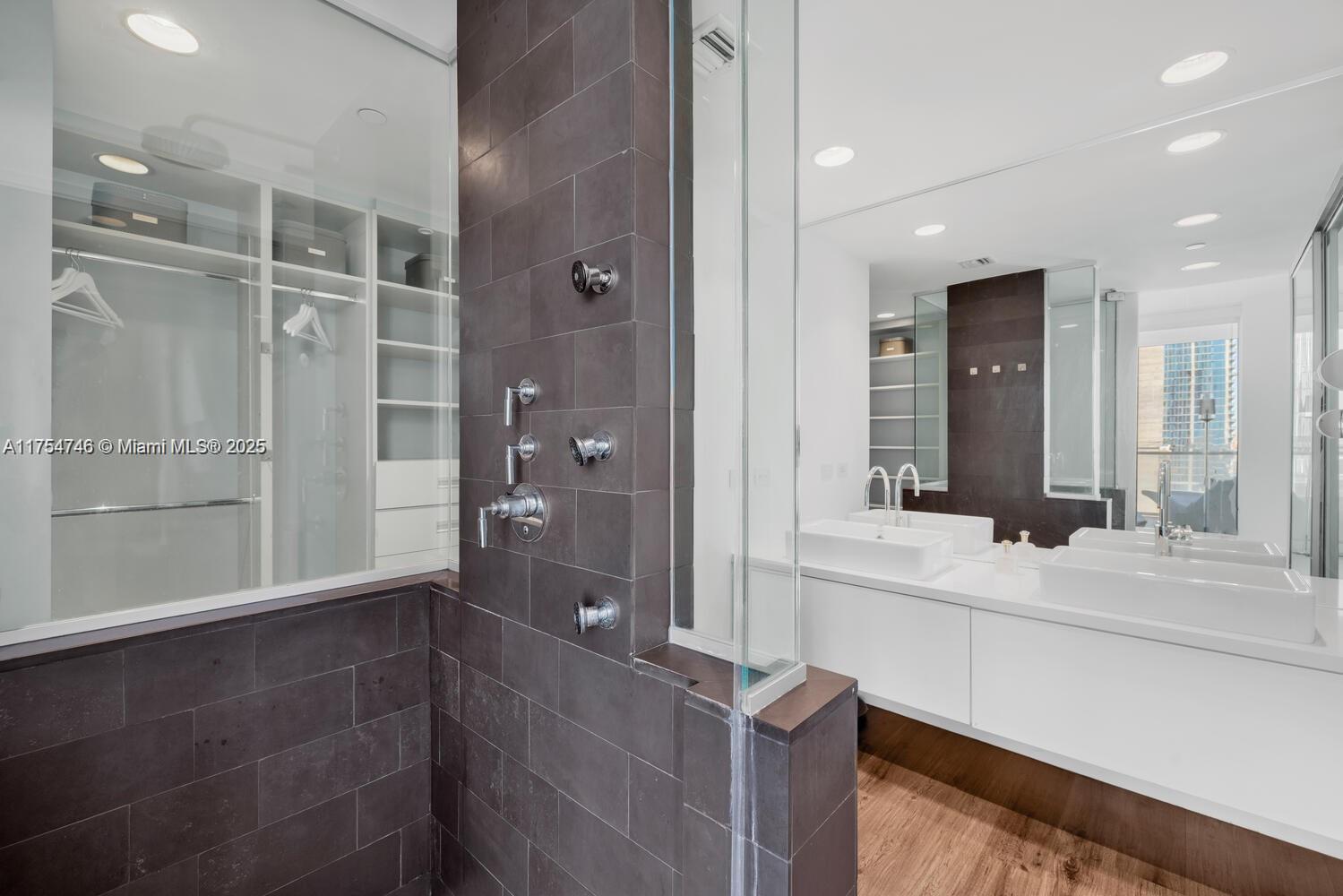 1040 Biscayne #2507, Miami FL 33132