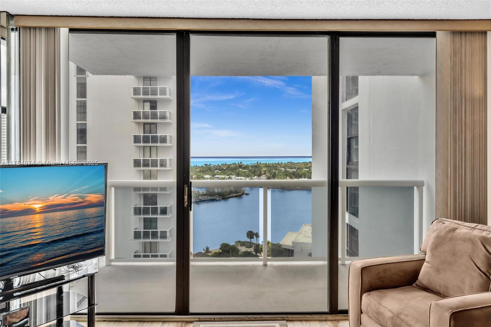 20505 E Country Club Dr #1533, Aventura, Florida image 23