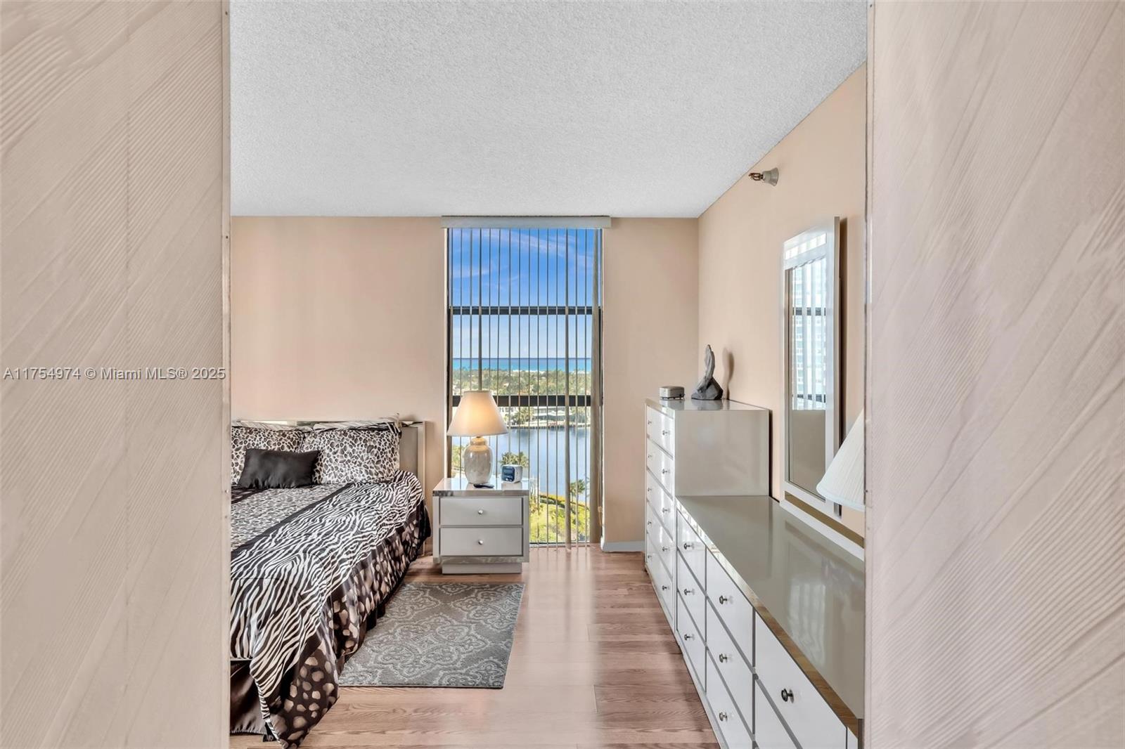 20505 E Country Club Dr #1533, Aventura, Florida image 25