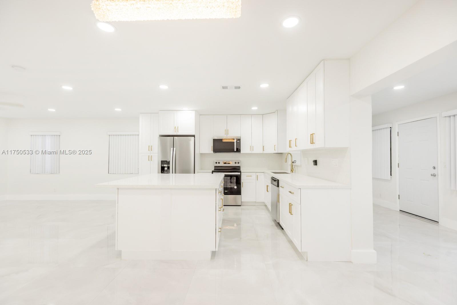 2807 NW 9th St, Fort Lauderdale, Florida image 5