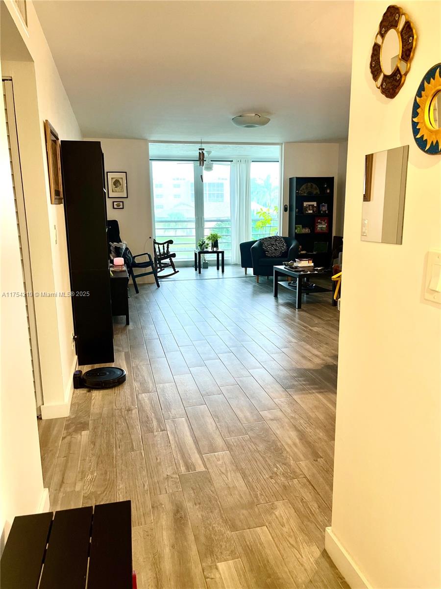 415 SE 11th Ter #205, Dania Beach, Florida image 4