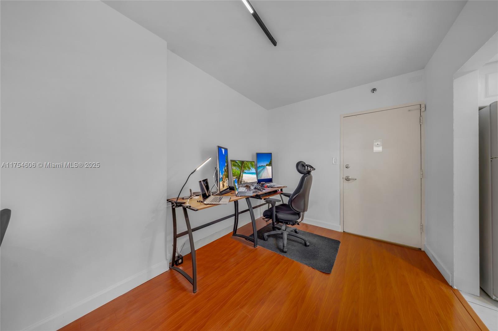 Listing Photo 9
