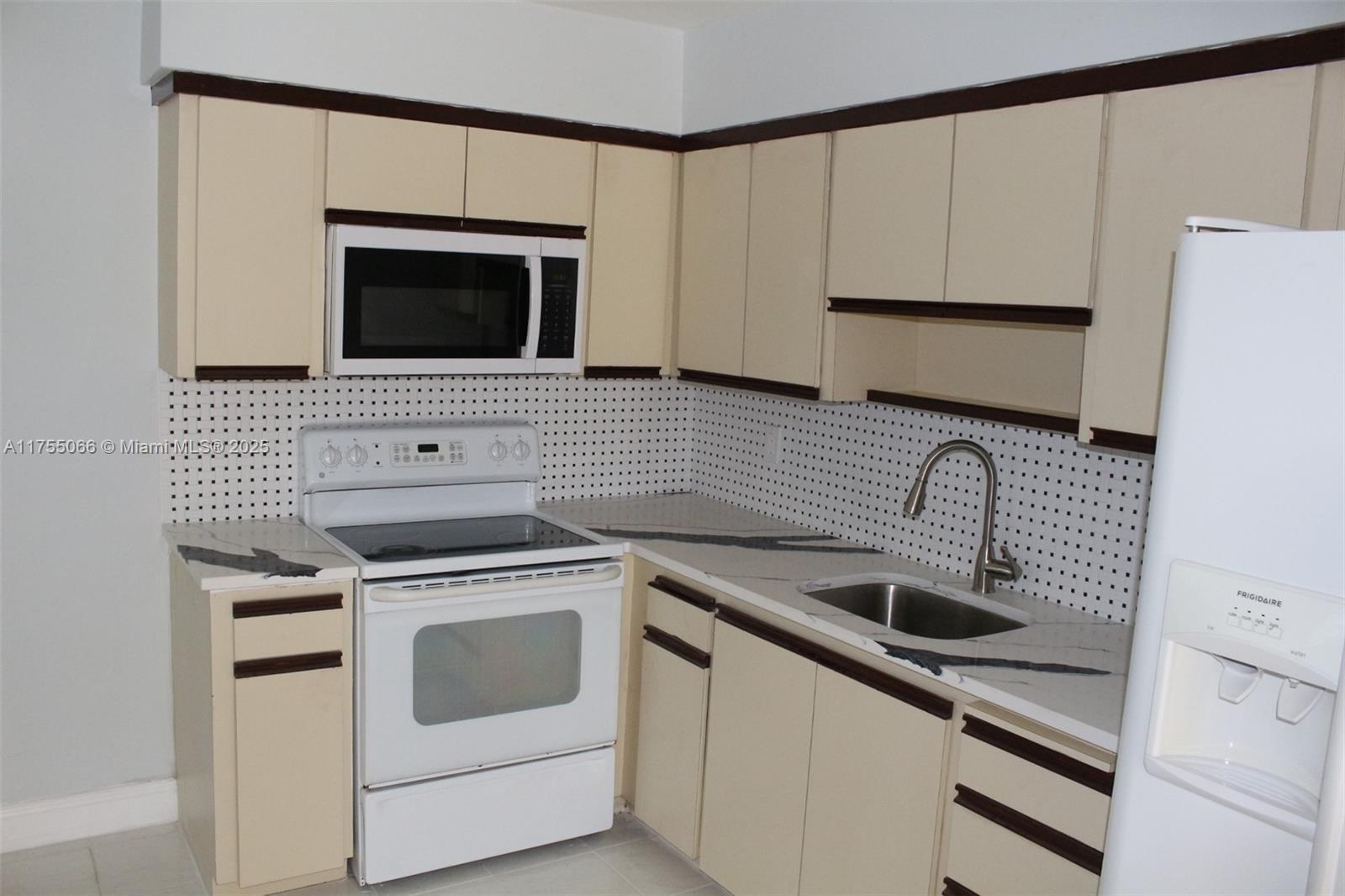 Property photo # 9
