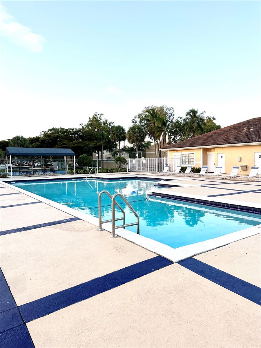 250 W Palm Cir W #103, Pembroke Pines, Florida image 24