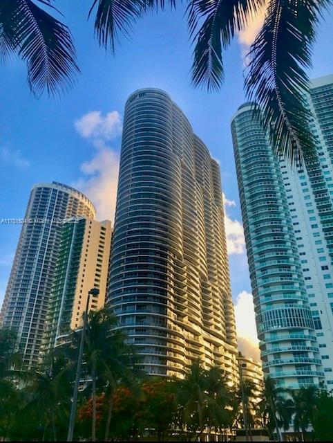 Apartamento à Venda em Miami, FL