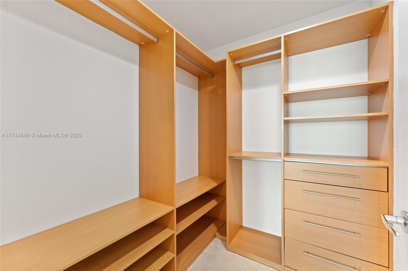 900 Biscayne Blvd #4708, Miami FL 33132