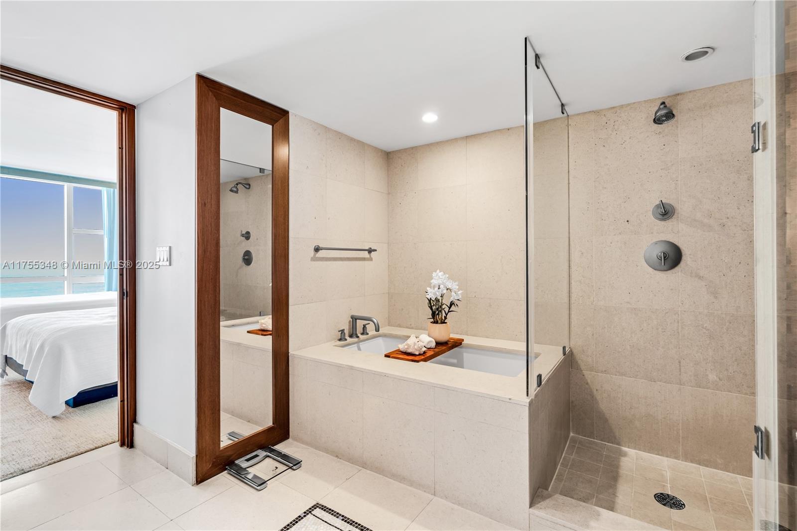 6801 Collins Ave #417, Miami Beach FL 33141
