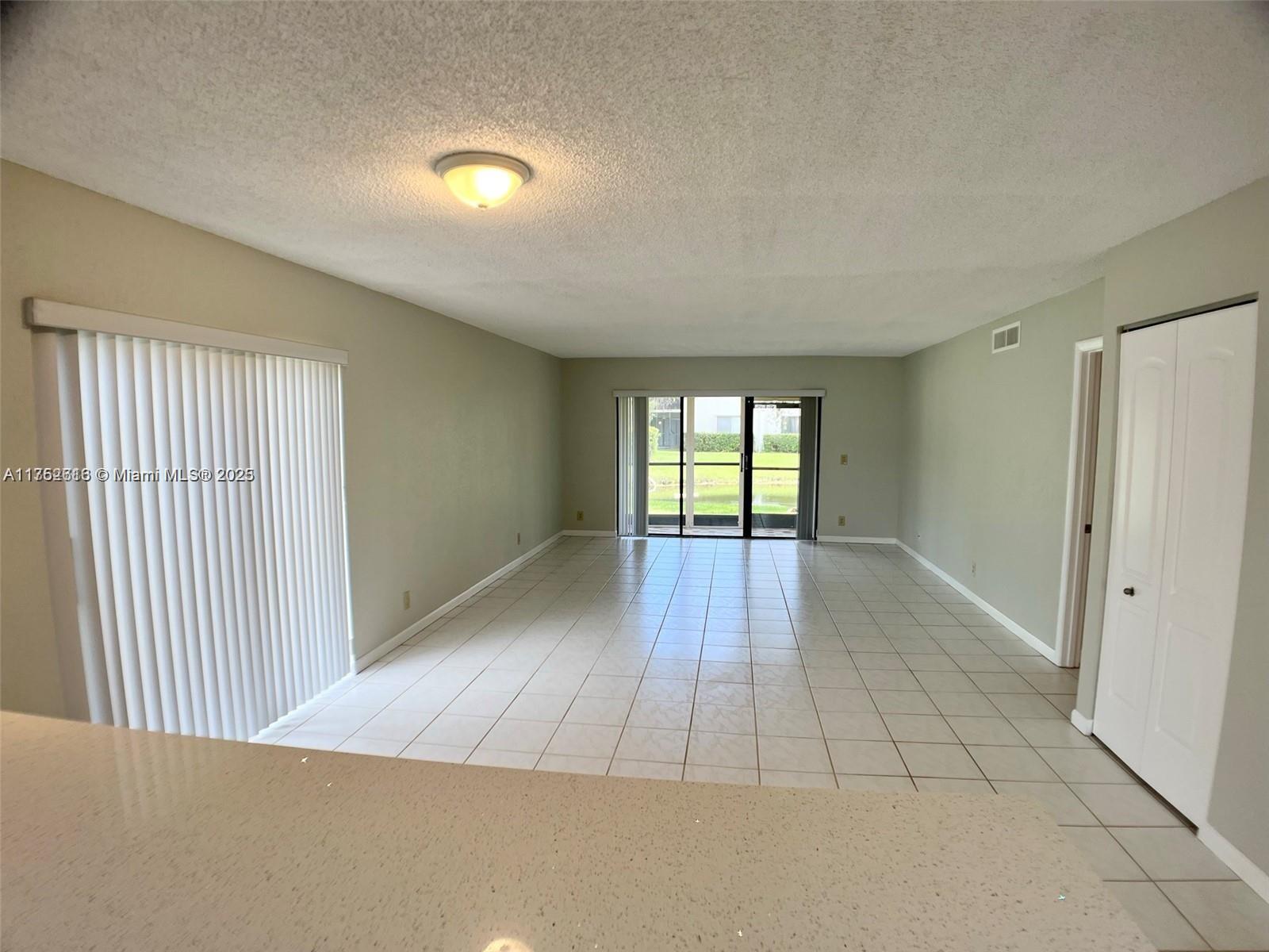 399 Lakeview Dr #101, Weston, Florida image 4