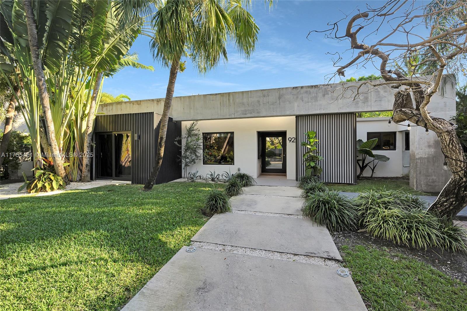 92 W Mashta Dr, Key Biscayne, Florida image 1