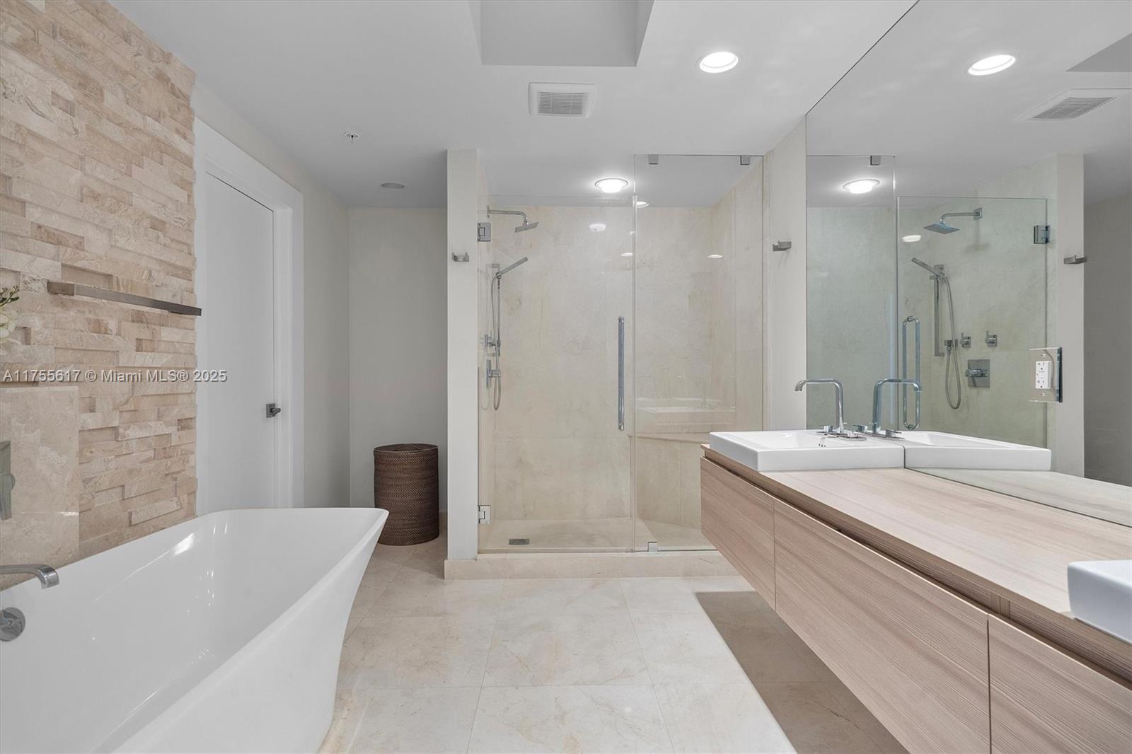 17111 Biscayne Blvd #2106, North Miami Beach, Florida image 45