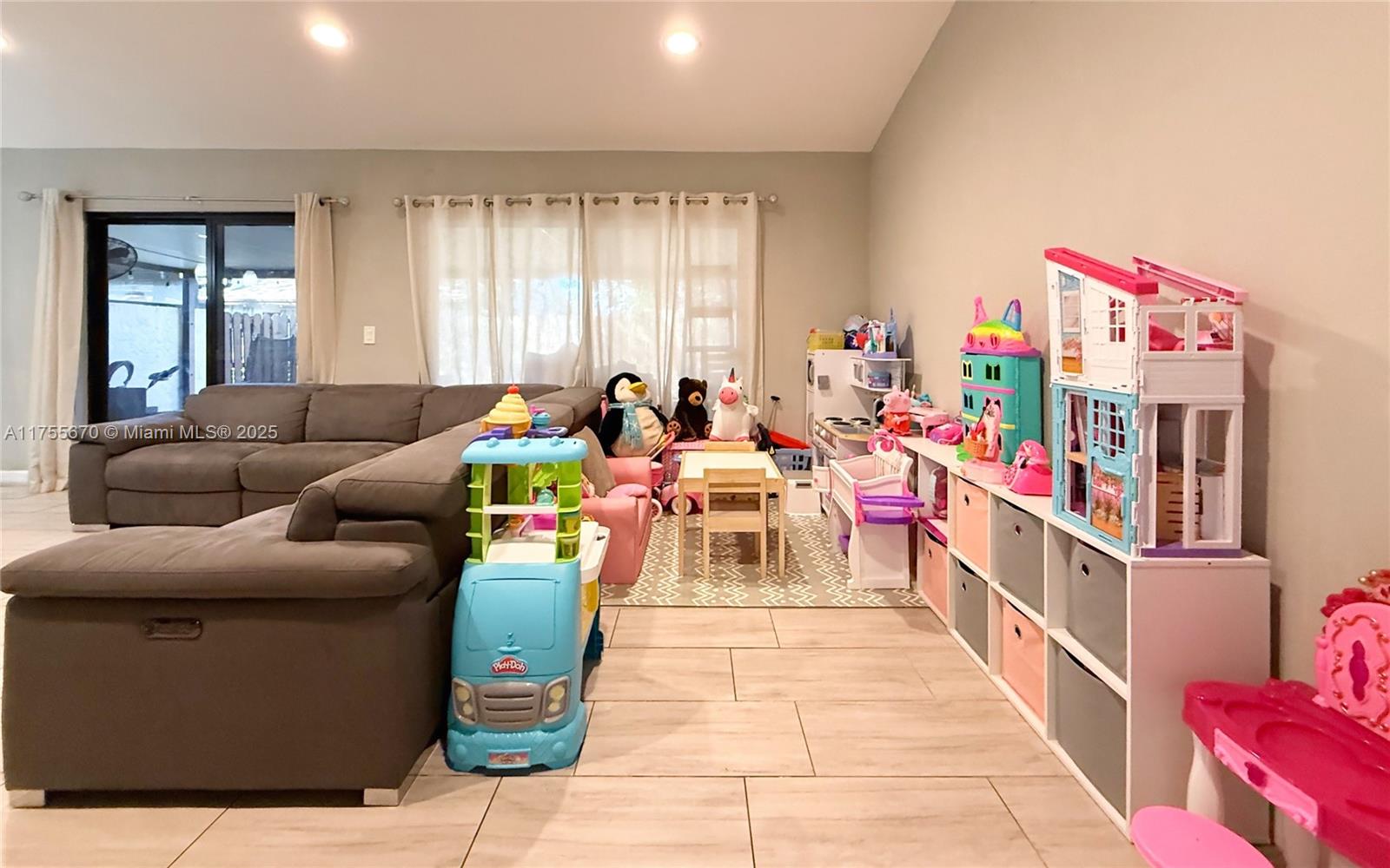 1640 NW 98th Ter #1640, Pembroke Pines, Florida image 10