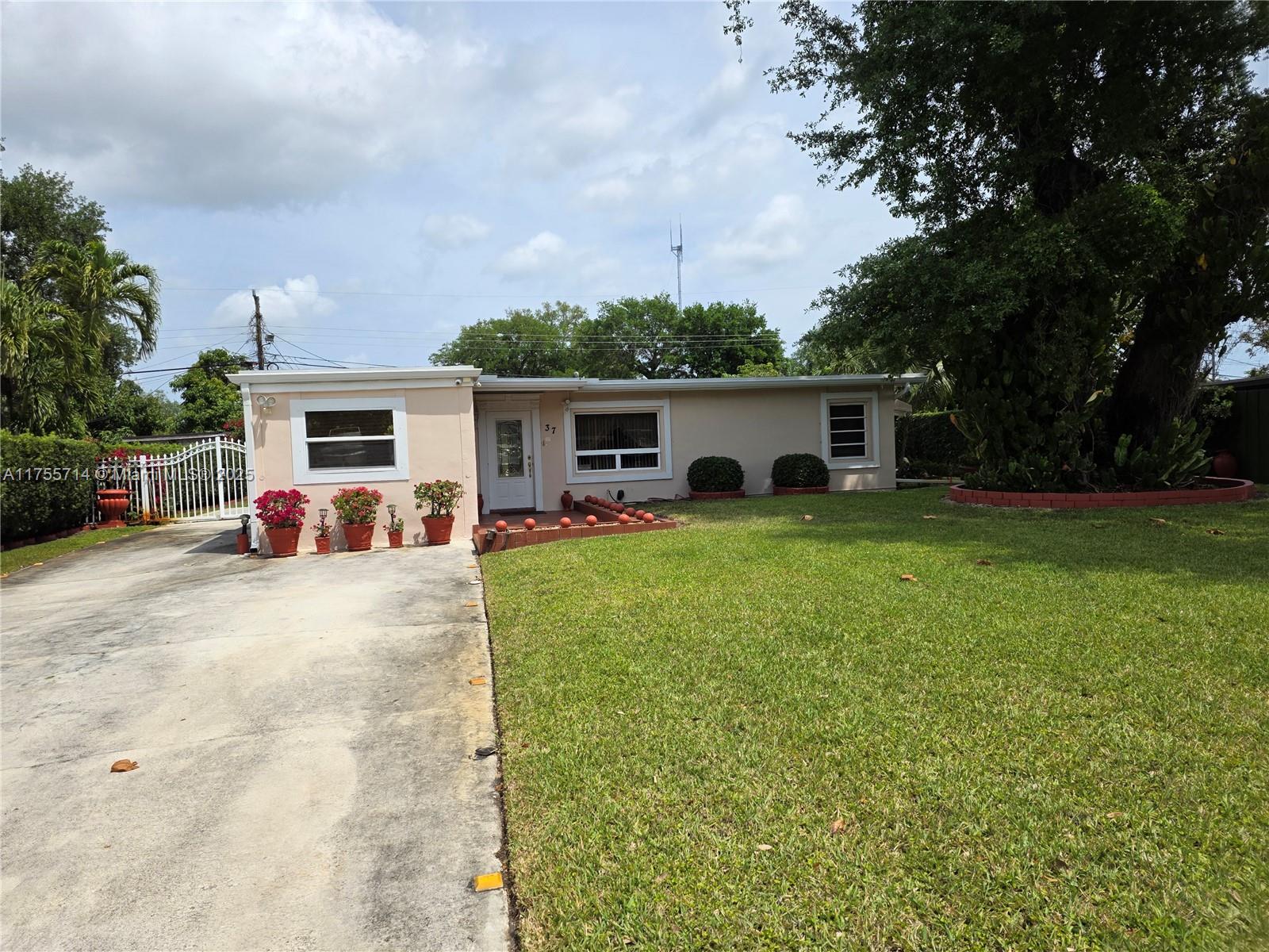 37 Ronald Rd, West Park, Florida image 1